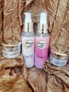 Paket Essence Normal Shimmer and Shine byla.beautyFacial wash baru dgn warna putih kandungan lebih kompleks dan manfaat tetap sama mengangkat debu dan kotoran pd wajah melembabkan kulit wajah Terdiri dr 4 item yaitu keim malam lightening, krim soang lightening, facial wash ,dan essence atau penyegar wajah sekaligus memgandung kebaikan serum seperti vitamin C dan vitamin E juga collagen dan antioksidan .. membuat wajah glowing, cerah,menghilangkan flek dan bekas jerawat PRODUK KECANTIKAN SUDAH DIPERCAYA SELAMA 6TAHUN TERBUKTI MELAWAN SEMUA MASALAH KULIT KUSAM PRODUK KAMI AMAN KARNA SDH TER VERIFIKASI BPOM 1. SUNSCREEN BRIGHTENING NA18211700465 2. NIGHT BRIGHTENING NA18210102681 3. ESSENCE NA1821010267 4. FACIALWASH all skin type NA18211202081 Essence atau penyegar wajah sekaligus mengandung kebaikan serum seperti vitamin C dan vitamin E juga collagen dan antioksidan . Manfaat : 1. Mencerahkan wajah kusam 2. Membersihkan kulit kasar dan gelap 3. Menghilangkan masalah flek hitam dan bekas jerawat 4. Mengecilkan pori-pori 5. Mengangkat komedo 6. Memberikan efek wajah licin, bening berseri dan glowing #skincare #skincarebpom #shimmerandshine
